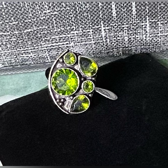 Funky Synthetic Peridot Ring - Picture 6 of 8